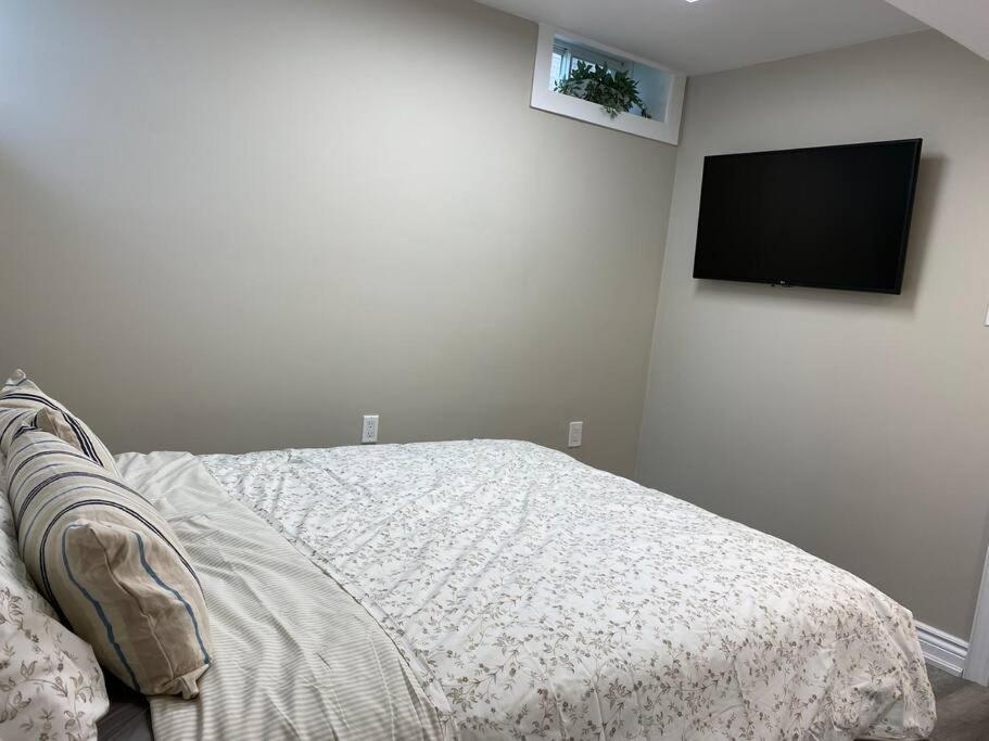 Entire Basement With 3 Bedrooms Niagara Falls Exterior photo